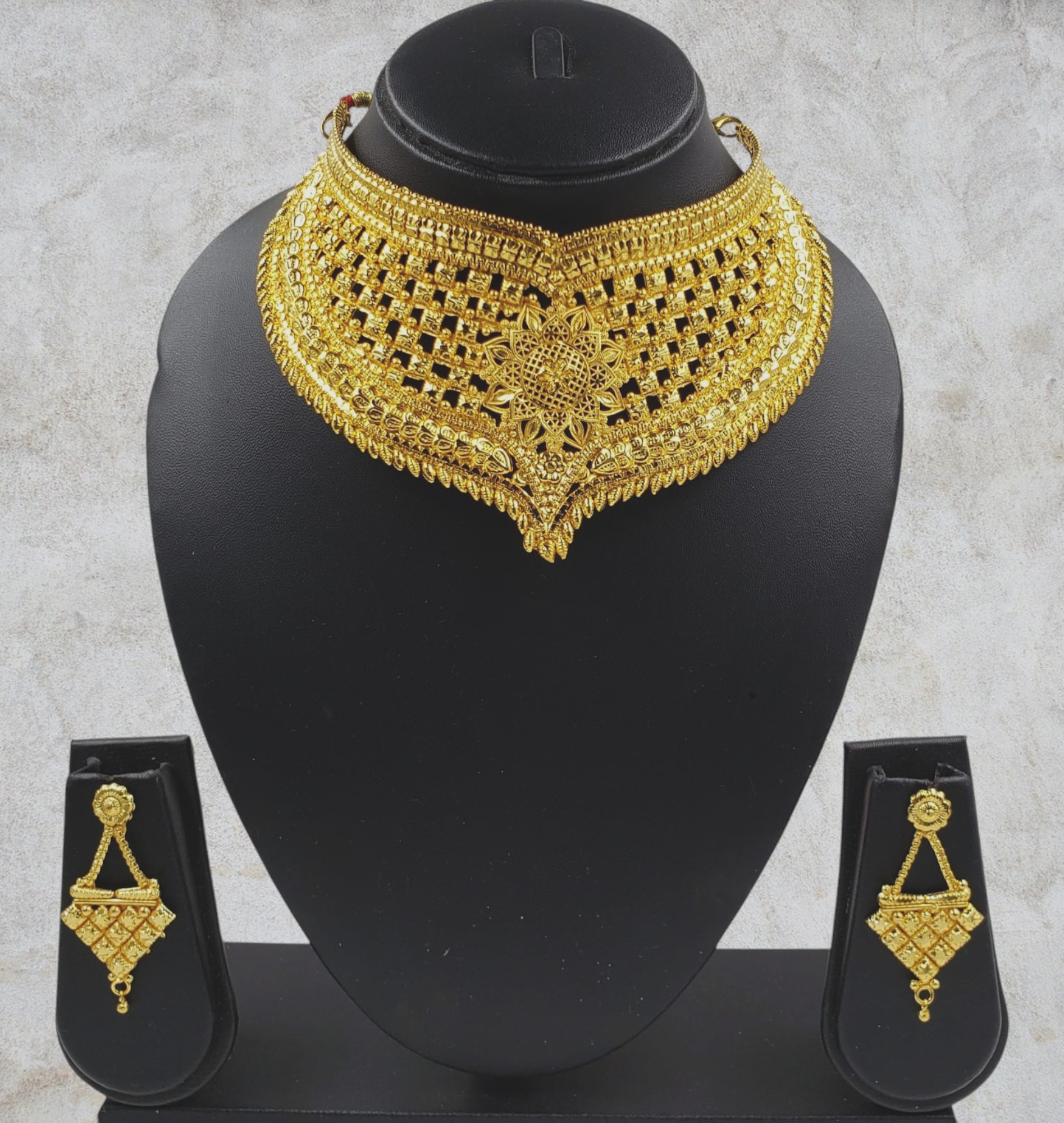 Gold Polish Hashuli Necklace Set