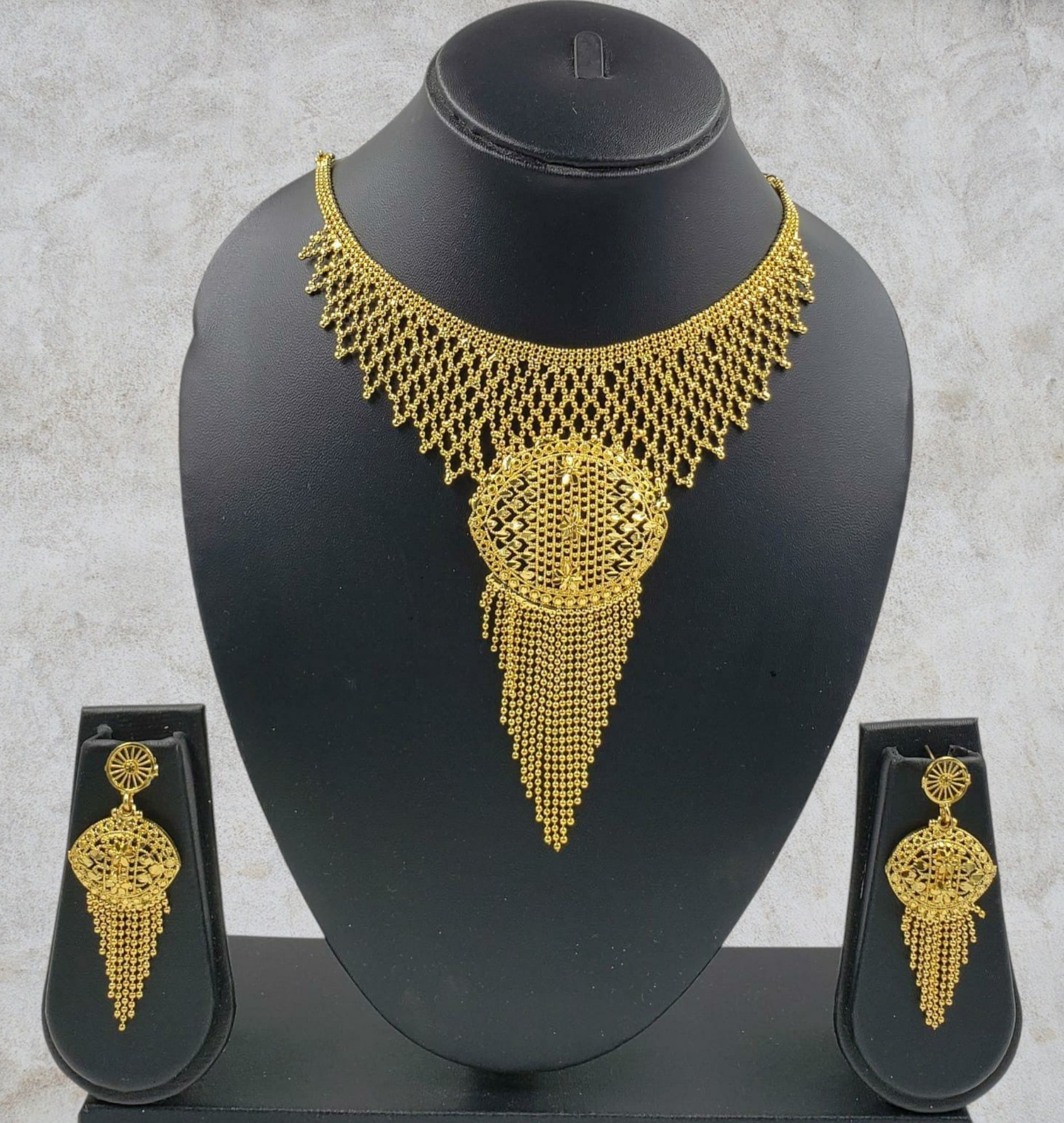 Gold Polish Necklace Set