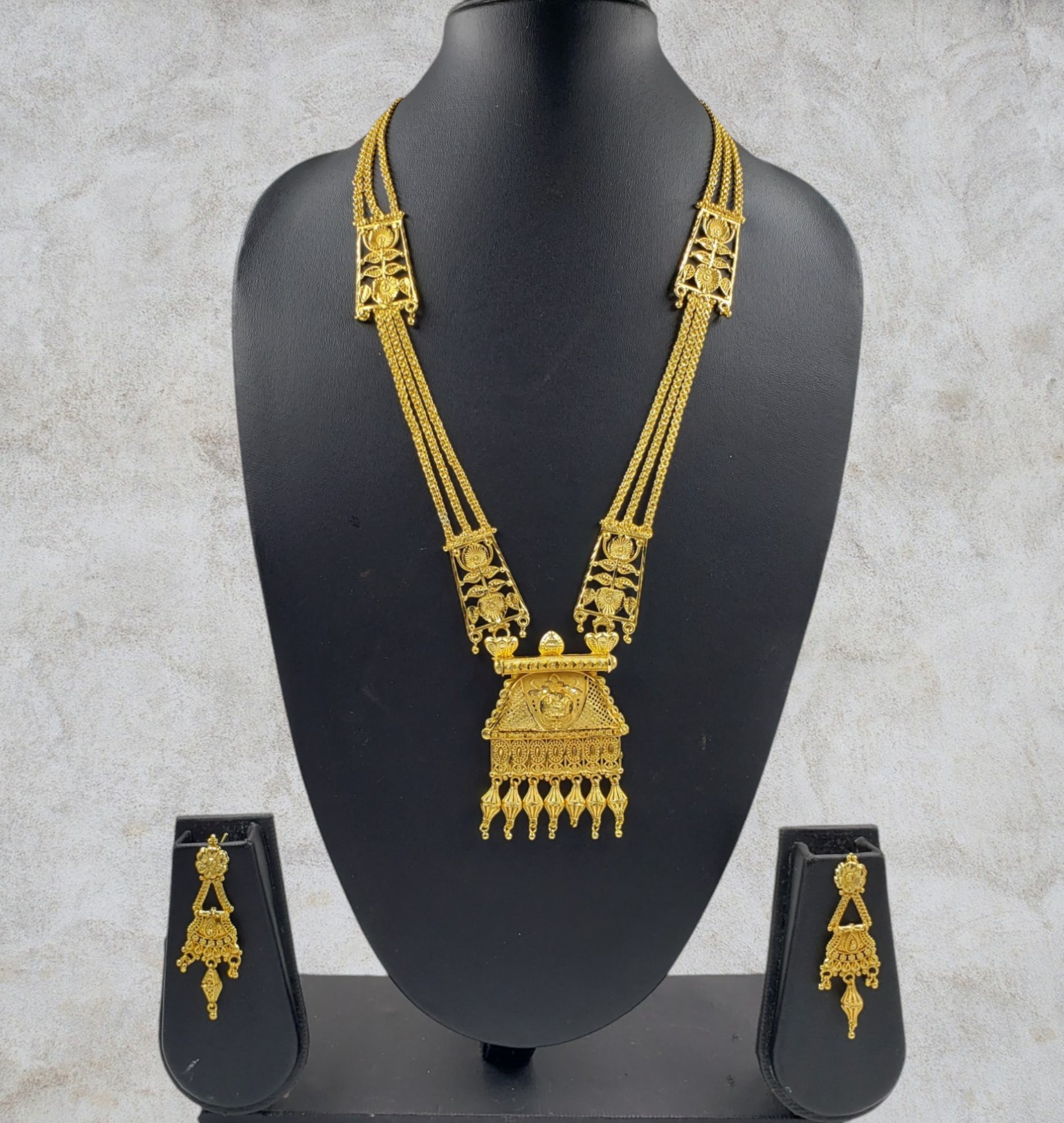 Gold Polish Necklace Set